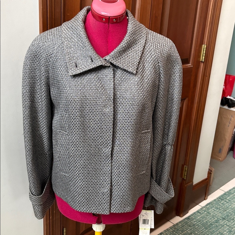 Jones New York Teddy Jacket Gray/ texture& sheen
Two way collar  Dolman sleeves